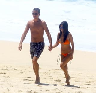 Kourtney Kardashian feet photo thumbnail