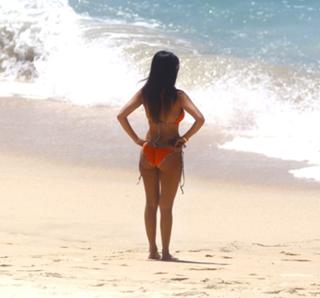Kourtney Kardashian feet photo thumbnail