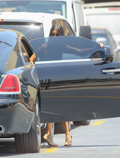 Kourtney Kardashian feet photo thumbnail