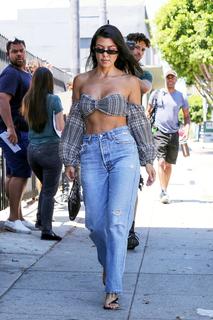 Kourtney Kardashian feet photo thumbnail