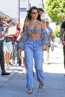 Kourtney Kardashian feet photo thumbnail