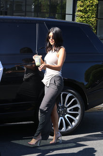 Kourtney Kardashian feet photo thumbnail