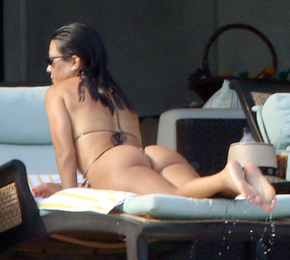 Kourtney Kardashian feet photo thumbnail