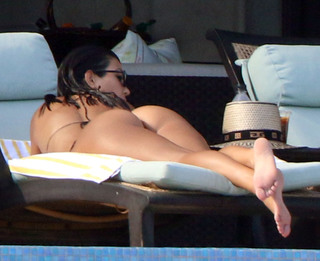 Kourtney Kardashian feet photo thumbnail