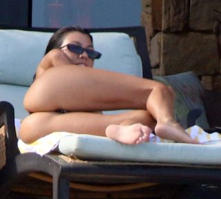 Kourtney Kardashian feet photo thumbnail
