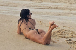 Kourtney Kardashian feet photo thumbnail