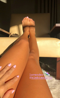 Kourtney Kardashian feet photo thumbnail