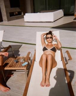 Kourtney Kardashian feet photo thumbnail