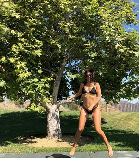 Kourtney Kardashian feet photo thumbnail