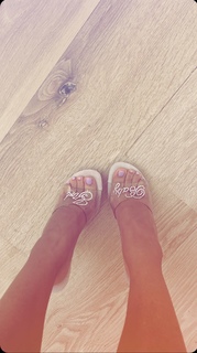 Kourtney Kardashian feet photo thumbnail