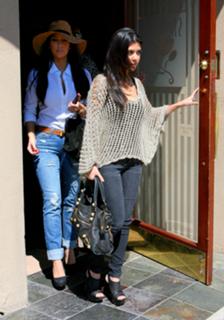 Kourtney Kardashian feet photo thumbnail