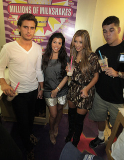 Kourtney Kardashian feet photo thumbnail