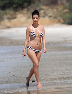 Kourtney Kardashian feet photo thumbnail
