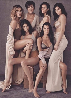 Kourtney Kardashian feet photo thumbnail
