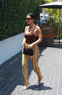Kourtney Kardashian feet photo thumbnail