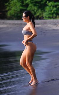 Kourtney Kardashian feet photo thumbnail