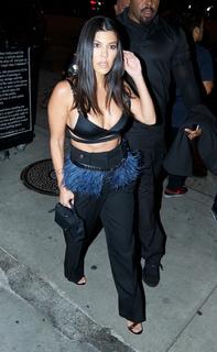 Kourtney Kardashian feet photo thumbnail