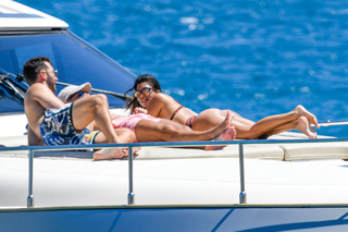 Kourtney Kardashian feet photo thumbnail