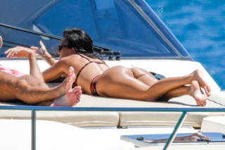Kourtney Kardashian feet photo thumbnail
