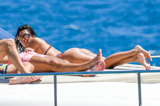 Kourtney Kardashian feet photo thumbnail