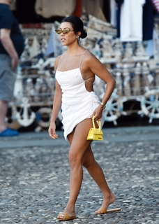 Kourtney Kardashian feet photo thumbnail
