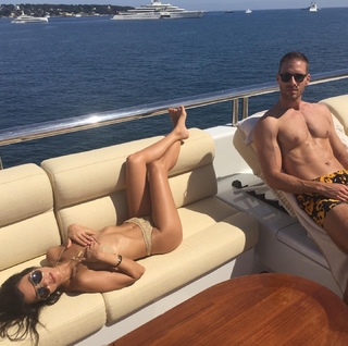 Kourtney Kardashian feet photo thumbnail