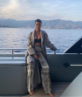 Kourtney Kardashian feet photo thumbnail