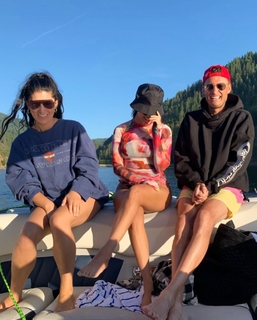 Kourtney Kardashian feet photo thumbnail