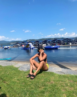 Kourtney Kardashian feet photo thumbnail