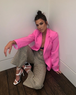 Kourtney Kardashian feet photo thumbnail