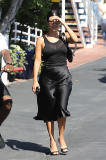 Kourtney Kardashian feet photo thumbnail