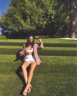 Kourtney Kardashian feet photo thumbnail