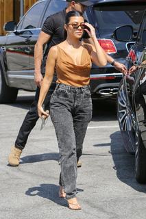 Kourtney Kardashian feet photo thumbnail