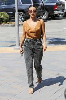 Kourtney Kardashian feet photo thumbnail