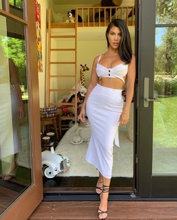 Kourtney Kardashian feet photo thumbnail