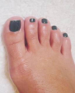 Kourtney Kardashian feet photo thumbnail