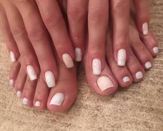 Kourtney Kardashian feet photo thumbnail