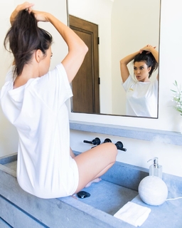Kourtney Kardashian feet photo thumbnail