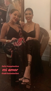 Kourtney Kardashian feet photo thumbnail