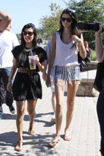 Kourtney Kardashian feet photo thumbnail