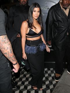 Kourtney Kardashian feet photo thumbnail