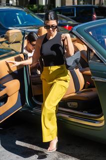 Kourtney Kardashian feet photo thumbnail