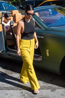 Kourtney Kardashian feet photo thumbnail