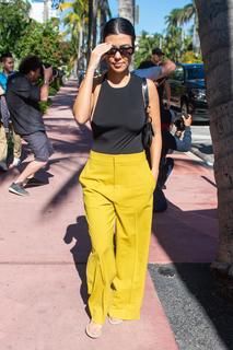 Kourtney Kardashian feet photo thumbnail