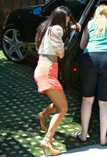 Kourtney Kardashian feet photo thumbnail