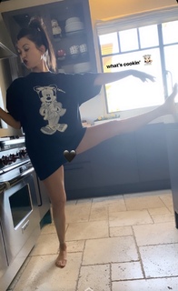 Kourtney Kardashian feet photo thumbnail