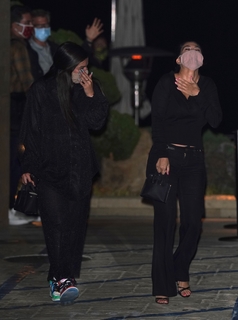 Kourtney Kardashian feet photo thumbnail