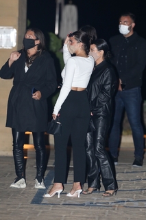 Kourtney Kardashian feet photo thumbnail