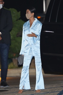 Kourtney Kardashian feet photo thumbnail