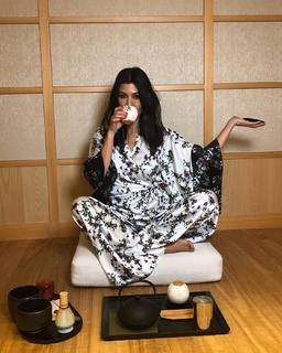 Kourtney Kardashian feet photo thumbnail